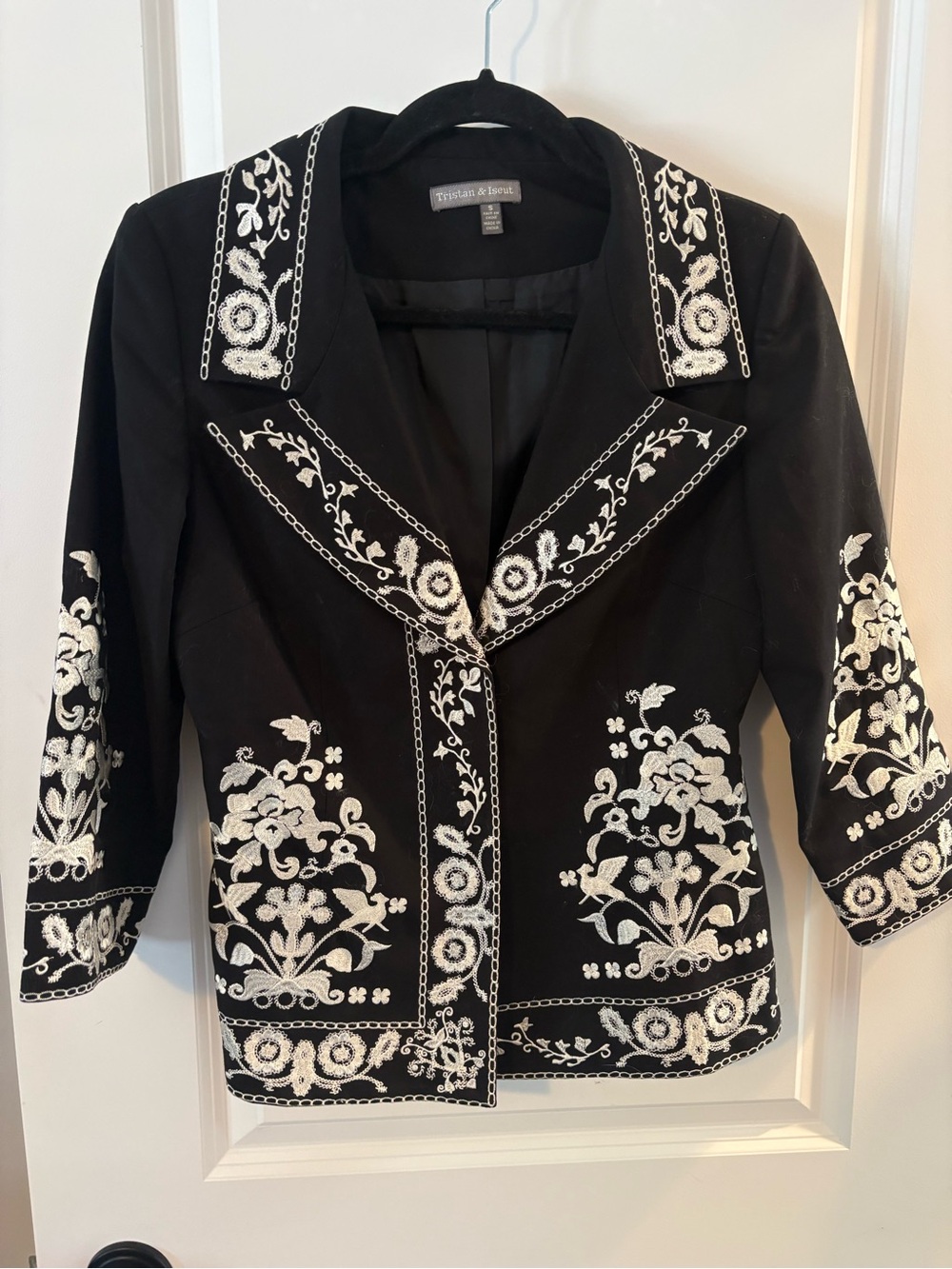 Black Embroidered Floral Blazer by Tristan and Iseut - Picture 3 of 8